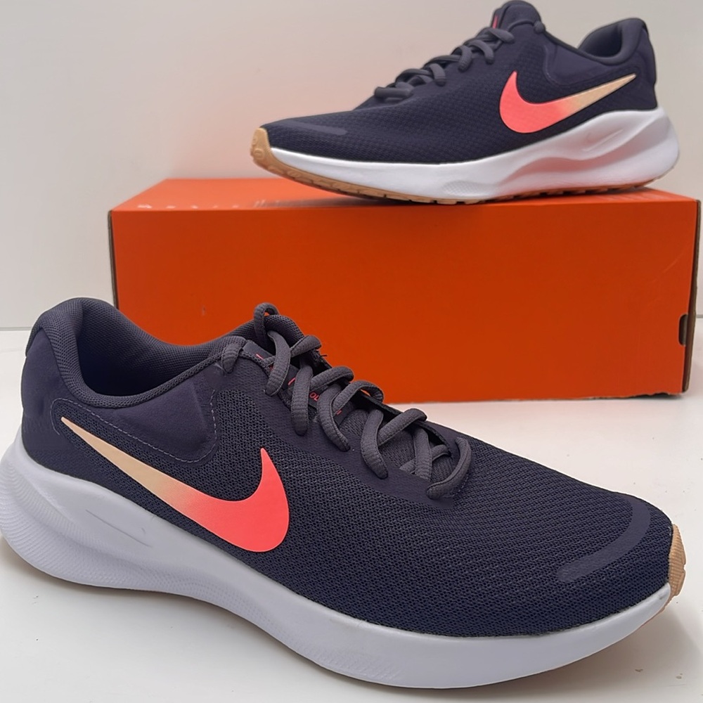 NIKE Men’s REVOLUTION 7
DK RAISIN/CRIMSON TINT-WHITE-HOT PUNCH
Style FB2208-500 - Picture 14 of 16